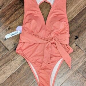 NWT Stylish Cupshe One-Piece Swimsuit!